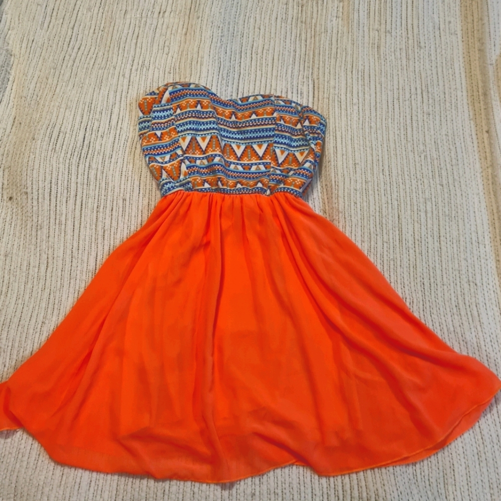Adorable strapless aztec dress